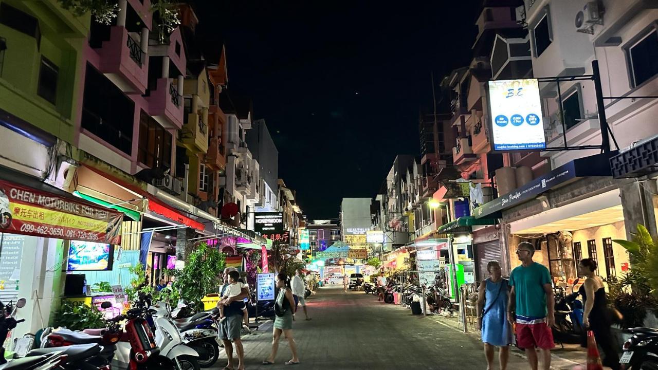 Relax Guest House Patong Екстериор снимка